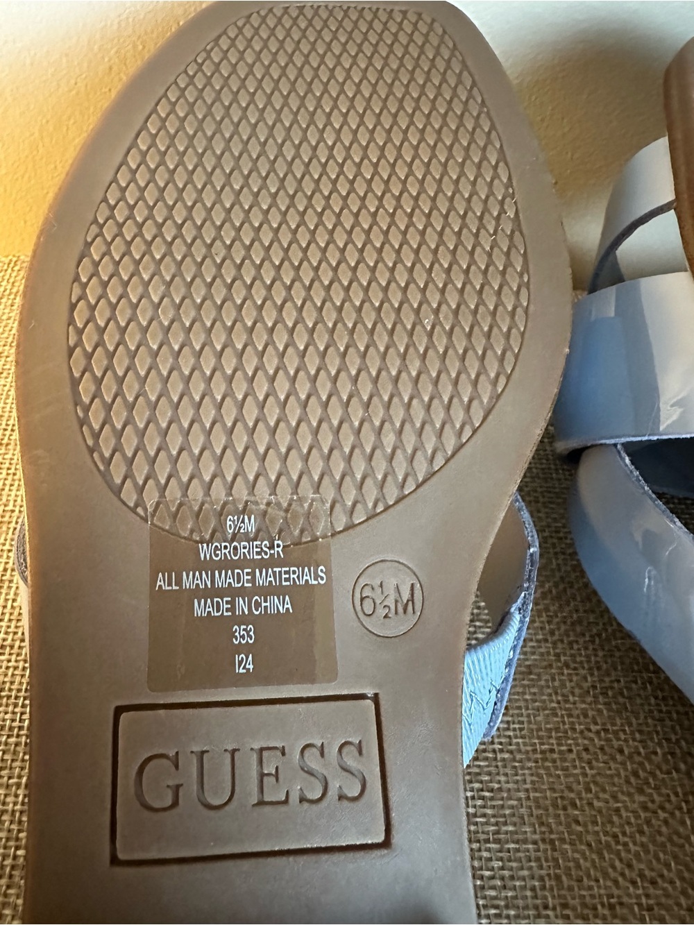 GUESS Light Blue Patent Slide Sandals with Silver Chain Emblem 6.5 - Picture 7 of 7